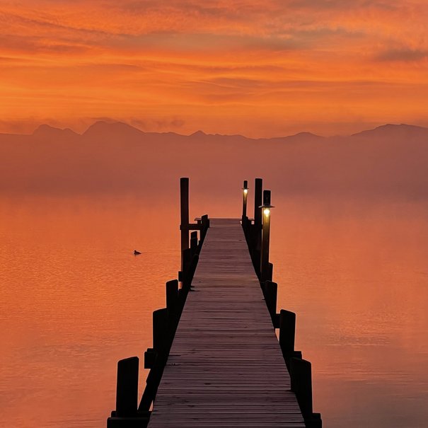 Sonnenuntergang am Chiemsee Steg in Lambach